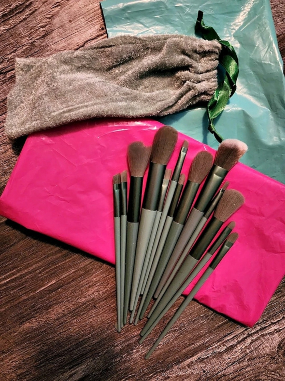 Makeup Brush Set in Gray